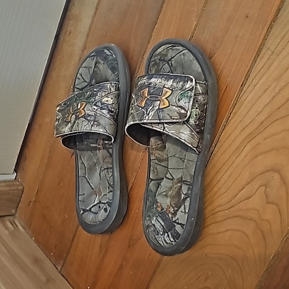 Under Armour Camoflauge flip flops with memory foam 3Y - Picture 2 of 7